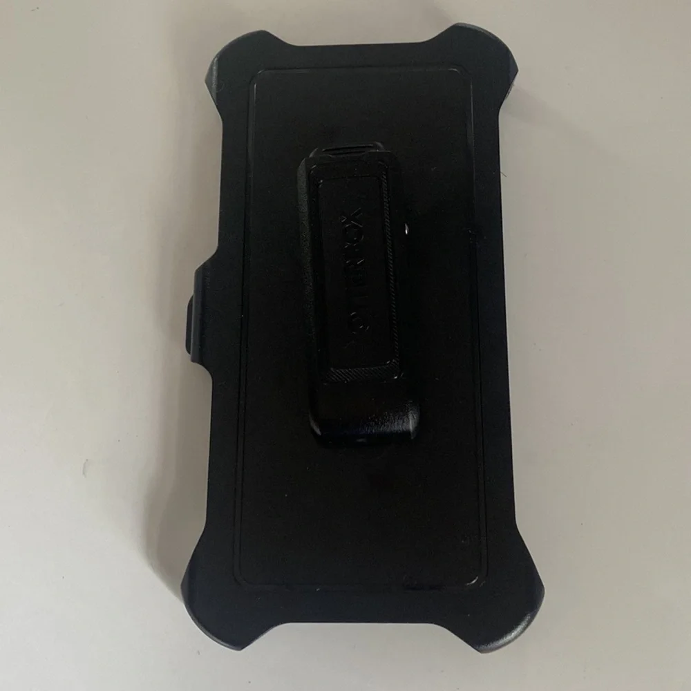 Otterbox 13 Pro Max Black Clip